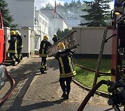 Vilniuje, Nugalėtojų gatvėje, užsidegė namo stogas