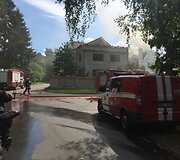 Vilniuje, Nugalėtojų gatvėje, užsidegė namo stogas