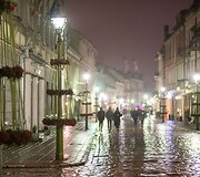 Kaunas puo&scaron;iasi Kalėdoms: sužibo keli kilometrai girliandų ir tūkstančiai dekoracijų