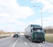 &bdquo;Opel&ldquo; ir sunkvežimio avarija Kaune &ndash; žuvo žmogus