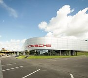 &bdquo;Porsche&ldquo; centras Vilniuje naudos atsinaujinančius elektros &scaron;altinius