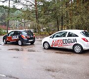 Vairavimo mokyklos &bdquo;Autologija&ldquo; specialistai moko kaip taisyklingai tempti automobilį lynu