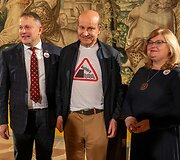 Kunigaik&scaron;tis Motiejus Radvila su muziejaus vadovu dr. Vydu Dolinsku, jo pavaduotoja dr. Ramune &Scaron;migelskyte-Stukiene