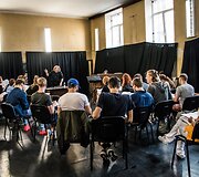 Miuziklo &bdquo;Rent&ldquo; repeticijos akimirka
