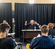 Miuziklo &bdquo;Rent&ldquo; repeticijos akimirka