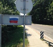 &bdquo;Sveikinimas&ldquo; Valstybės dienos proga: vandalai Nemenčinę i&scaron;margino Rusijos vėliavomis