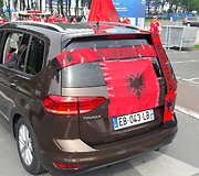 Albanijos rinktinės sirgaliai nudažė Lanso gatves