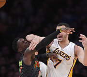 NBA rungtynių (11.28) akimirkos