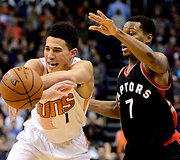 Devinas Bookeris ir Kyle'as Lowry