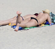 At&scaron;ilus orui drąsiausi poilsiautojai patraukė prie jūros