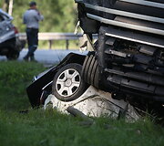 Avarija sostinės Kirtimų g.: susidūrė keturi lengvieji automobiliai ir vienas sunkiasvoris
