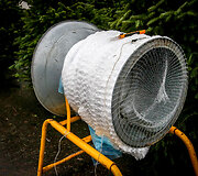 Prekyba kalėdinėmis eglutėmis &scaron;alia prekybos centro Žirmūnuose