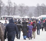 Į Sartus susirinko tūkstančiai žiūrovų stebėti tradicinių žiemos lenktynių