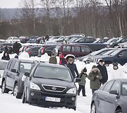 Į Sartus susirinko tūkstančiai žiūrovų stebėti tradicinių žiemos lenktynių
