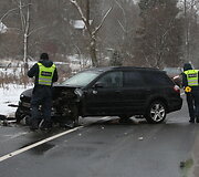 Trečiadienio vidurdienį Vilniuje, Verkių gatvėje, įvyko masinė avarija, kur sudaužyti 3 automobiliai