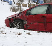 Trečiadienio vidurdienį Vilniuje, Verkių gatvėje, įvyko masinė avarija, kur sudaužyti 3 automobiliai