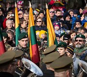 &Scaron;auliai Vilniaus S.Daukanto aik&scaron;tėje per vėliavų pakėlimo ceremoniją