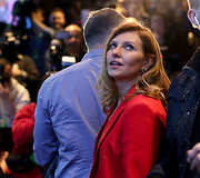 Volodymyro Zelenskio komanda ir žurnalistai laukia rezultatų