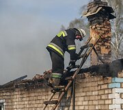 &Scaron;alčininkų rajone, Krakūnų kaime kilęs gaisras sunaikino apie 20 pastatų