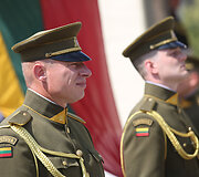 Vėliavų pakėlimo ceremonija Nepriklausomybės aik&scaron;tėje