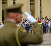 Vėliavų pakėlimo ceremonija Nepriklausomybės aik&scaron;tėje