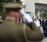 Vėliavų pakėlimo ceremonija Nepriklausomybės aik&scaron;tėje