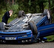 Kelyje Barčiai &ndash; Varėna nuo kelio nulėkė ir apvirto automobilis