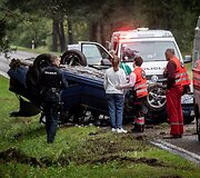 Kelyje Barčiai &ndash; Varėna nuo kelio nulėkė ir apvirto automobilis