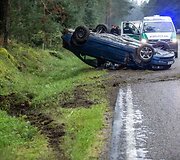 Kelyje Barčiai &ndash; Varėna nuo kelio nulėkė ir apvirto automobilis