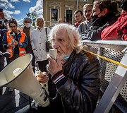 Vytautas &Scaron;ustauskas protestuoja prie LGBT eitynių &bdquo;Kaunas Pride&ldquo; dalyvius