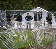 I&scaron; Rūdninkų migrantų stovyklos (&Scaron;alčininkų r.) gyventojai i&scaron;keliami į Kybartų (Vilkavi&scaron;kio r.) užsieniečių registracijos centrą