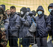 I&scaron; Rūdninkų migrantų stovyklos (&Scaron;alčininkų r.) gyventojai i&scaron;keliami į Kybartų (Vilkavi&scaron;kio r.) užsieniečių registracijos centrą