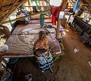 Rukshi &scaron;eimos namas - pastogė su lova, kurioje miega visa &scaron;eima ir giminaičiai