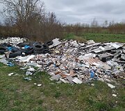 Pavojingos atliekos Kazbėjų pievoje, kurioje &scaron;iuk&scaron;les laidoja A.Pa&scaron;kovskio grupuotė / 2020 m. 