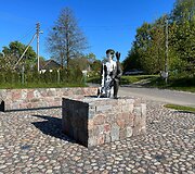 Merkinėje dažais apipiltas paminklas partizanų vadui Adolfui Ramanauskui-Vanagui 2023 m. Gegužės 08 d. 