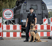 Vie&scaron;ojo saugumo tarnybos operatyvaus reagavimo kontratakos komanda (ORKA) saugo įvažiavimą į NATO vir&scaron;ūnių susitikimo renginio vietą Vilniaus Litexpo parodų centre
