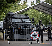 Vie&scaron;ojo saugumo tarnybos operatyvaus reagavimo kontratakos komanda (ORKA) saugo įvažiavimą į NATO vir&scaron;ūnių susitikimo renginio vietą Vilniaus Litexpo parodų centre