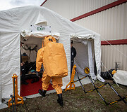 NATO vir&scaron;ūnių susitikimą Vilniuje metu jungtinė pareigūnų CBRN komanda pasiruo&scaron;usi veikti cheminio, biologinio ir radiologinio incidento metu 