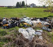 Keliasde&scaron;imt metų Asvejos ežero pa&scaron;onėje veikiantis nelegalus sąvartynas 