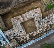 Trakų pusiasalio pilies archeologinių tyrimų metu aptiktas iki &scaron;iol niekur nepaminėtas gynybinis bok&scaron;tas
