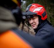 LERT komandos kinologai ir gelbėtojai treniruojasi po griuvėsiais ie&scaron;koti i&scaron;gyvenusių žmonių