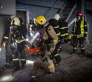 Vilniuje, buvusios įmonės &bdquo;Audėjas&ldquo; teritorijoje, vyko kontrolinės taktinės ugniagesių gelbėtojų pratybos. 
