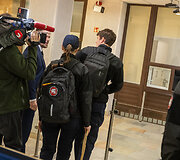 FNTT pareigūnai Seime i&scaron;eina po kratų R.Žemaitaičio  kabinete