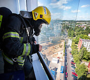 Gelbėtojų pratybos Vilniaus dangoraižyje