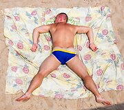 Pajūryje poilsiautojai vėsinosi jūros vandeniu