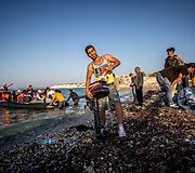 Migrantai ruo&scaron;iasi plaukti per i&scaron;orinę Europos sąjungos sieną