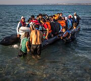 Migrantai ruo&scaron;iasi plaukti per i&scaron;orinę Europos sąjungos sieną