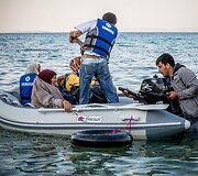 Migrantai ruo&scaron;iasi plaukti per i&scaron;orinę Europos sąjungos sieną