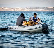 Migrantai ruo&scaron;iasi plaukti per i&scaron;orinę Europos sąjungos sieną