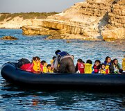 Migrantai ruo&scaron;iasi plaukti per i&scaron;orinę Europos sąjungos sieną